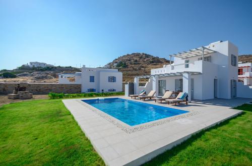 Luxury-villa-with-private-pool-in-Naxos